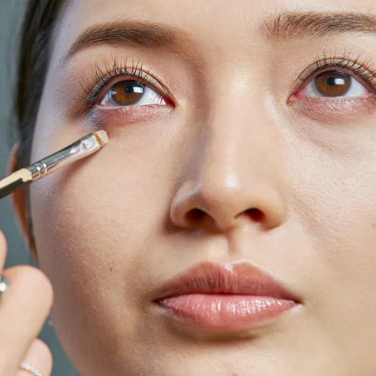 Augenringe im Alter wegschminken Tipps Make-up Fehler die älter machen
