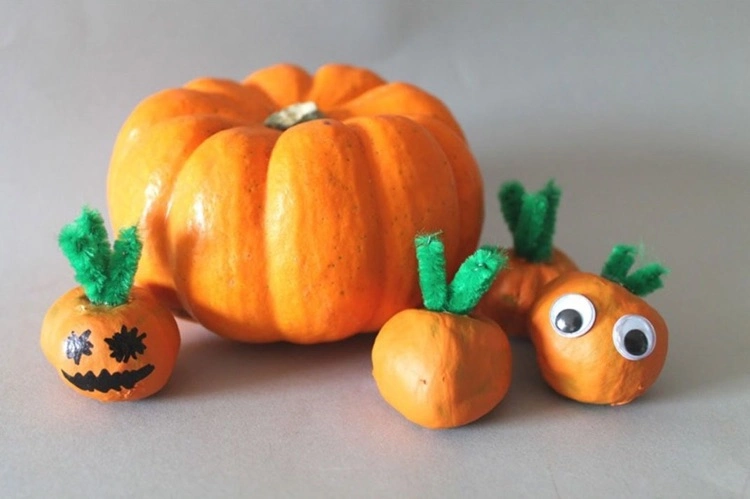 Basteln zu Halloween mit Kastanien mini Kürbislaternen DIY