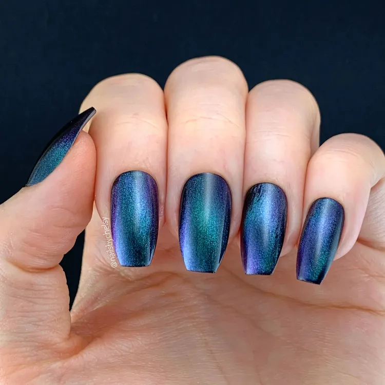 Blaue Nägel Nageldesign Bilder Velvet Nails Trend Herbst 2022