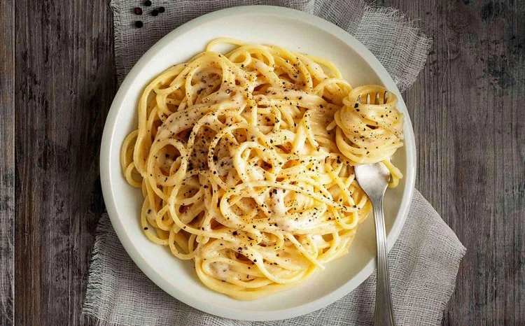 Cacio e Pepe Spaghetti - Dieses Rezept mit Pecorino-Käse ist ein Symbol für gutes Essen