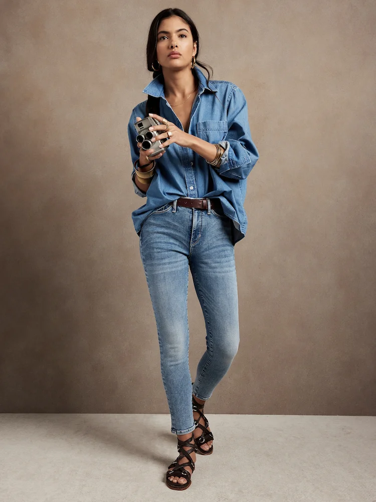 Die klassischen Skinny Jeans für kleine Frauen sind auch ein Must-have