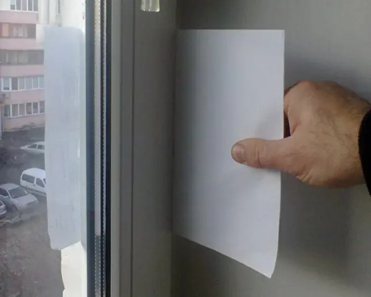 Die richtige Fenstereinstellung überprüfen mit einem Blatt Papier