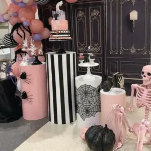 Die wichtigsten Halloween Deko Trends 2022 - pinke Deko