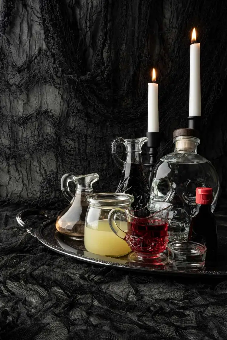 Drinks mit Alkohol für Ihre Party - Rezept für leckeren Draculas Kuss Cocktail