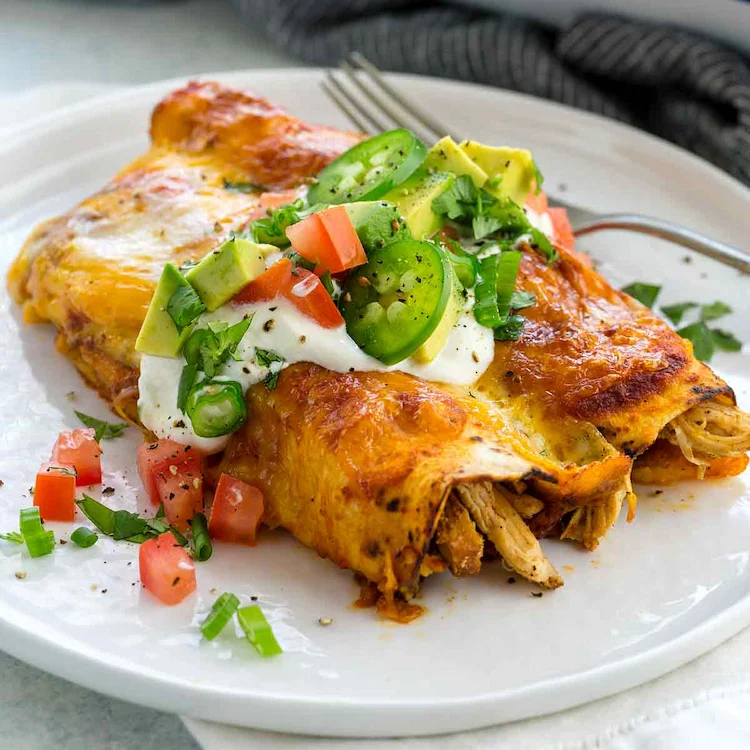 Enchiladas selber machen - Für dieses Rezept die Tortillas leicht anbraten, bis sie weich sind