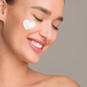 Falten unter den Augen wegschminken - Kombinieren Sie das richtige Make-up und Hautpflege für tolle Ergebnisse