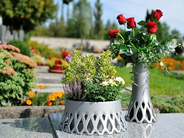 Grabgestaltung für Allerheiligen - Blumen und Pflanzen mit Symbolik wählen