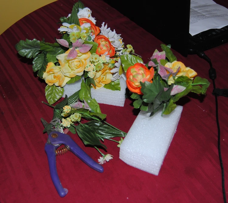 Grabgestecke selber machen - Tipps und Anleitungen zum Basteln eines Blumenarrangements für den Friedhof