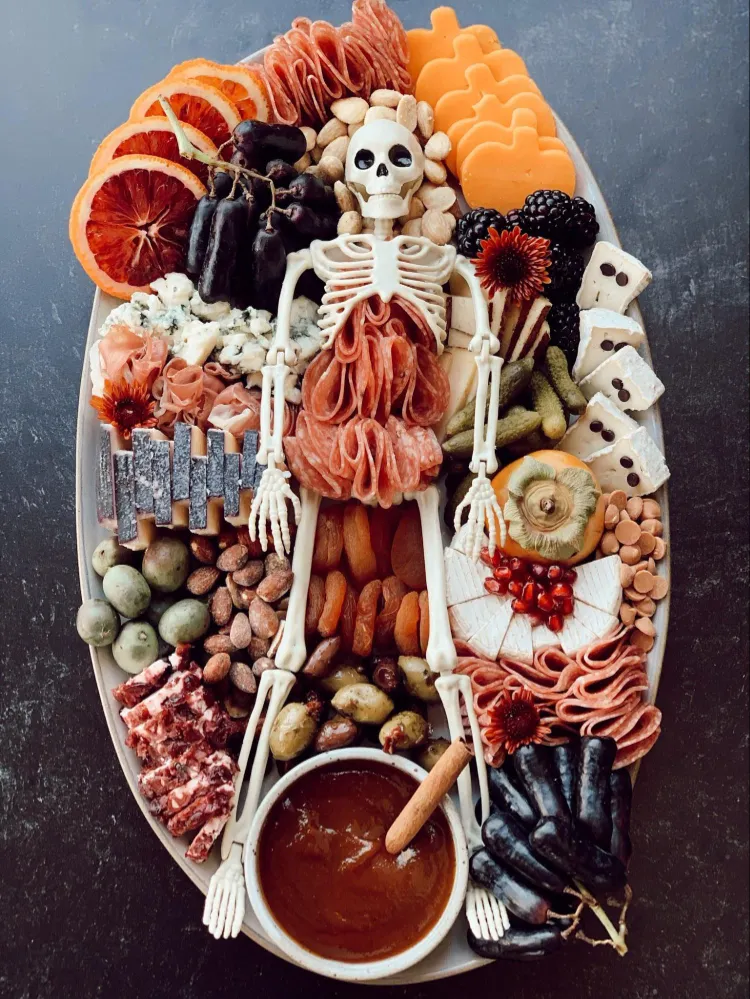 Halloween Snacks Ideen ohne Backen was ist ein Halloween Charcuterie Board