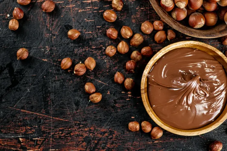 Haselnusskuchen Rezept mit Nutella oder anderer Haselnusscreme