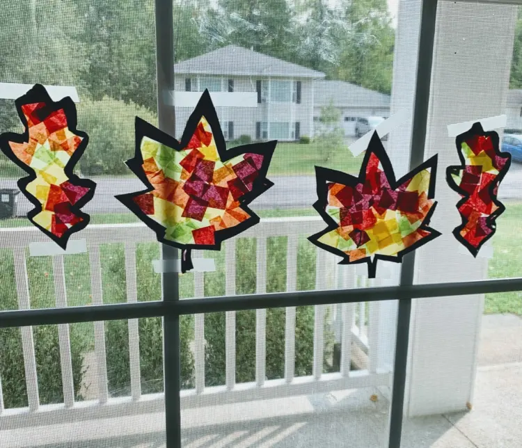 Herbstdeko für Fenster - Die Fensterscheiben dekorieren mit Fensterbildern