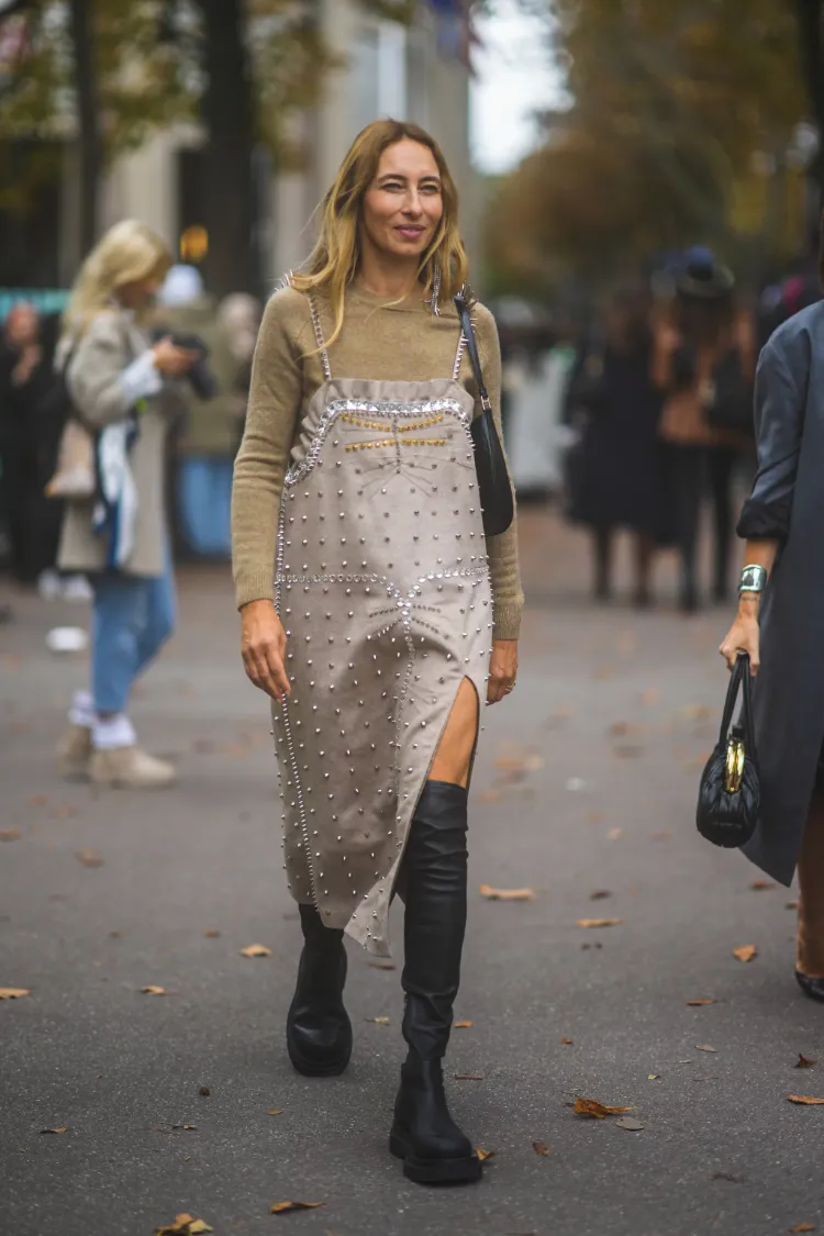 Kleid mit Pulli kombinieren Overknee Stiefel Trend Herbst 2022