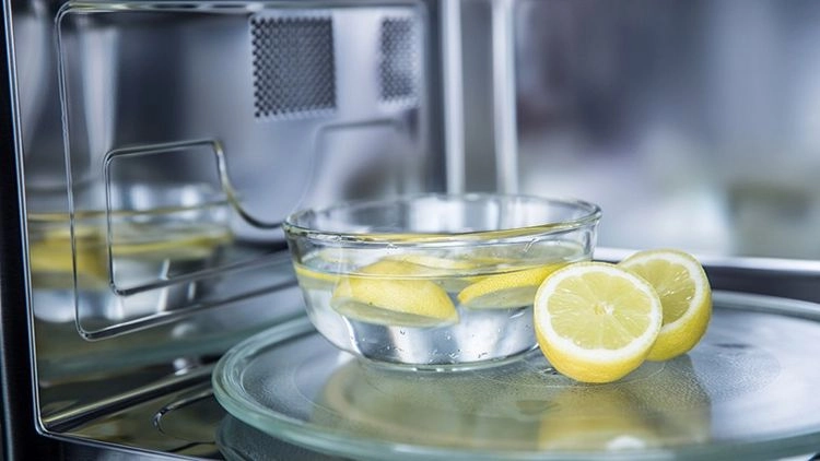 Küche reinigen - Mikrowelle sauber bekommen mit Dampf