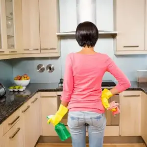 Küche reinigen - Mit diesen cleveren Hacks wird Ihre stark verschmutzte Küche strahlend sauber