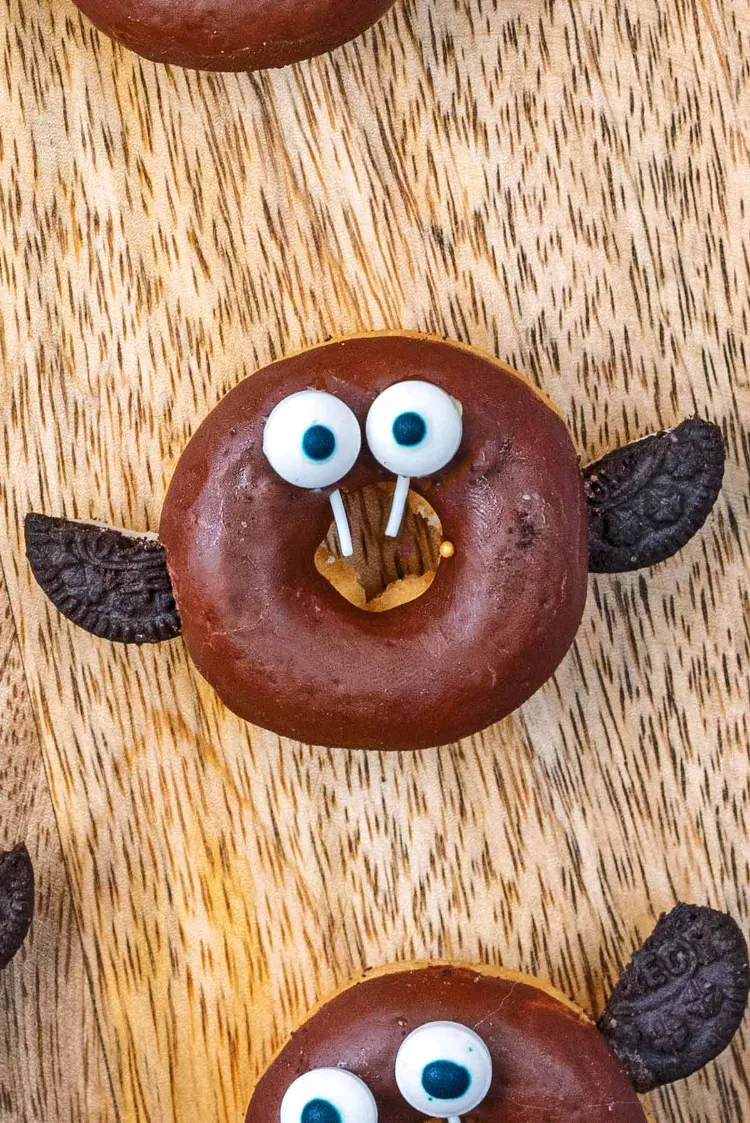 Kürbis Donuts mit Schokoguss Halloween Frühstück Rezepte