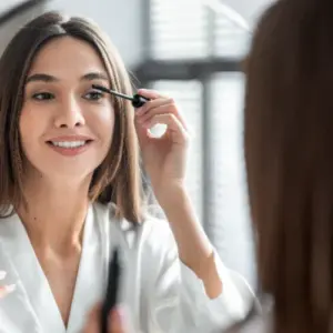 Mascara richtig auftragen Augen rund schminken Tipps