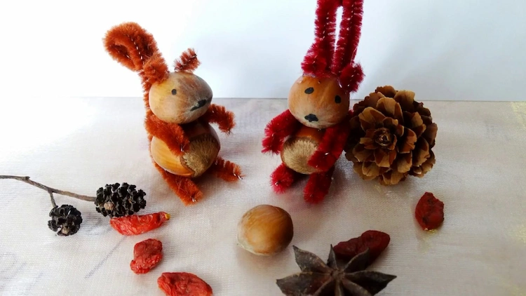 Mit Haselnüssen basteln mit Kindern - So einfach kann man Tierfiguren oder Deko-Ornamente im Herbst machen