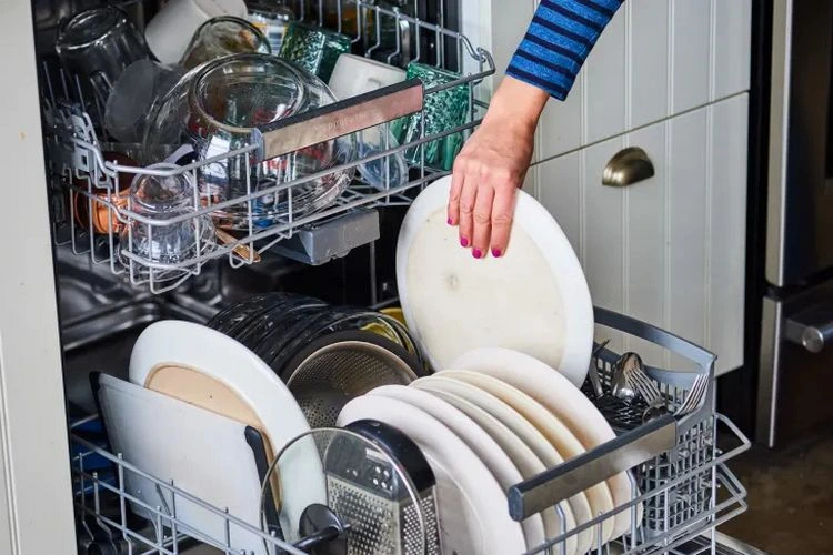 Umweltfreundlich putzen und waschen - Geschirrspüler immer vollmachen