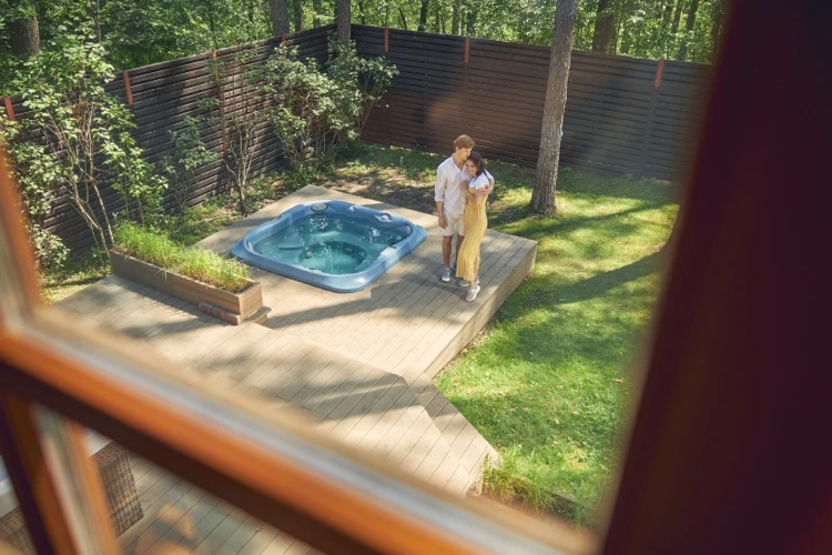 Outdoor-Whirlpool ein Stück Luxus im Garten