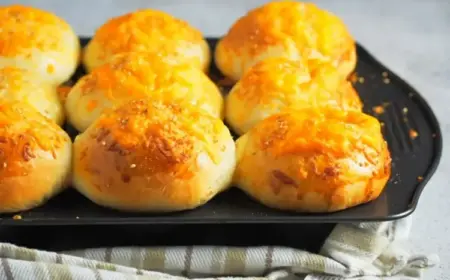 Parmesan Brötchen aus 3 Zutaten selber machen