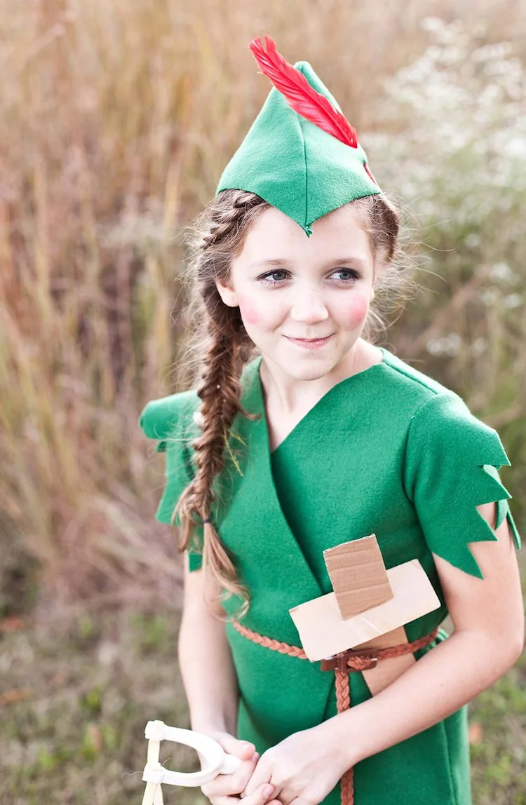 Probieren Sie dieses DIY Peter Pan Halloween-Kostüm selber zu machen