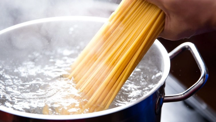 Spaghetti Carbonara, Amatriciana und Caccio e Pepe sind typisch für die italienische Küche