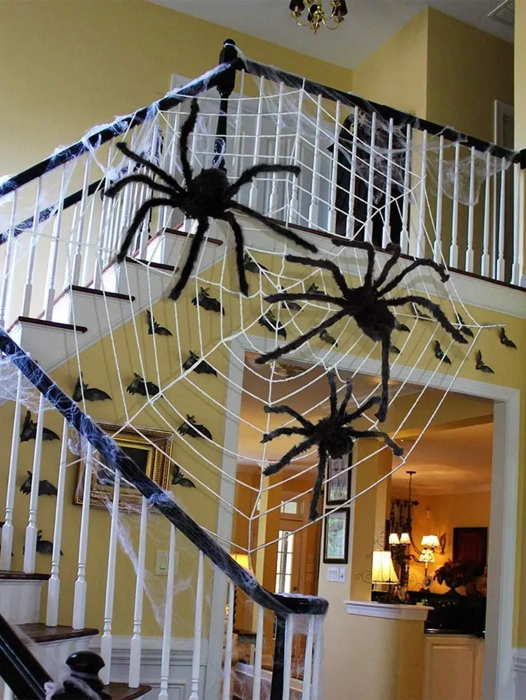 Spinnennetz selber machen Anleitung Halloween Deko für Treppen