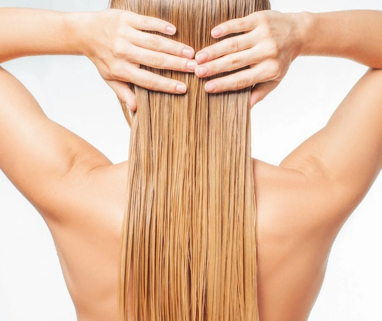 Tipps zum Aufhellen des Haars, damit Sie Ihr Haar nicht mit Bleichmitteln schädigen