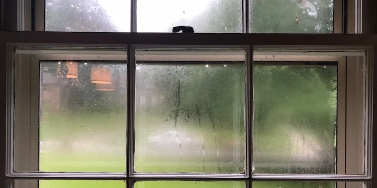 Warum kondensiert die Außenseite der Fenster