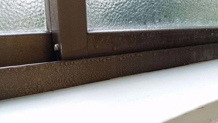 Was kann man gegen Kondenswasser am Fenster tun
