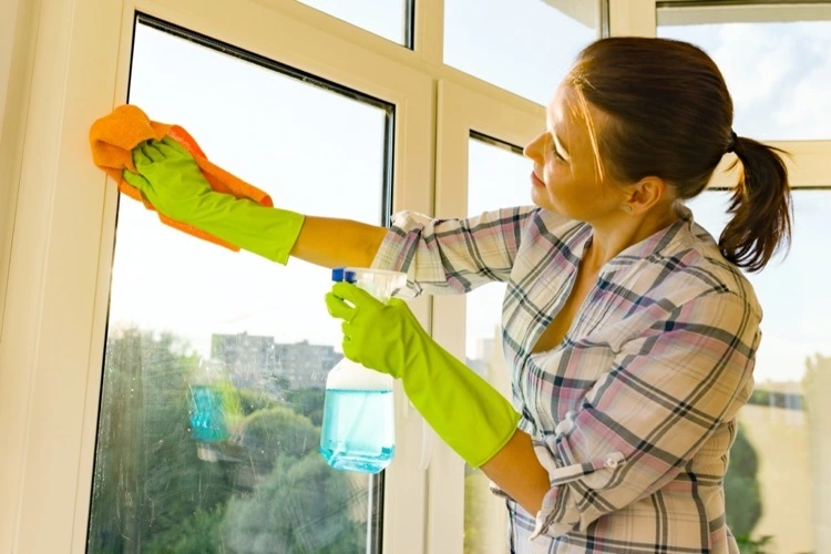 Was nicht zur Reinigung von PVC Fenstern anwenden