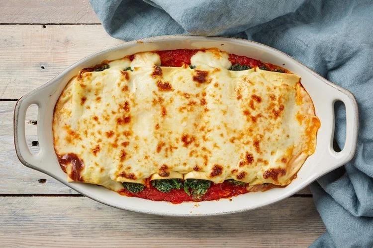 Wie macht man Cannelloni ricotta e spinaci?