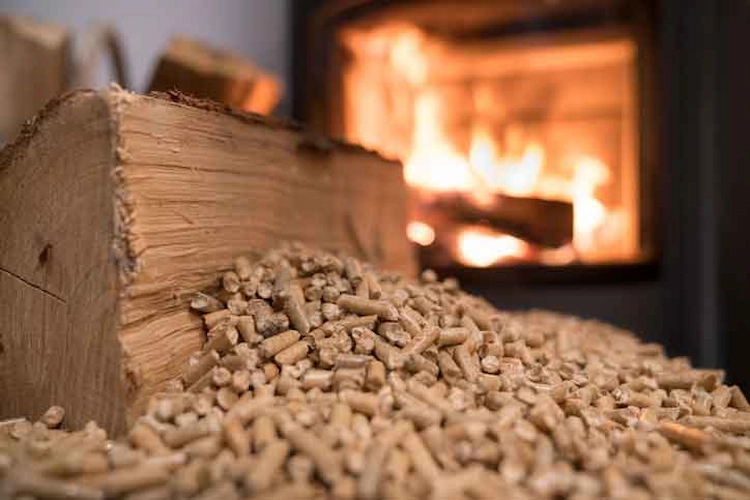 alternative brennstoffe aus natürlichen quelle wie sägemehl und holzscheiten in pellets verwandeln günstig