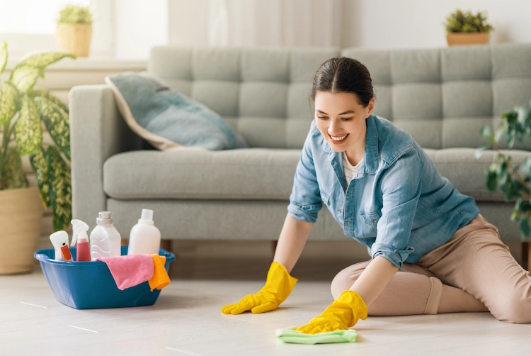 boden mit den passenden reinigungsmitteln abwischen und für saubere oberflächen sorgen