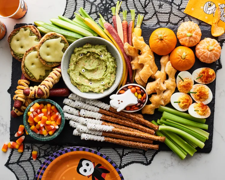gruselige Halloween Snacks Fingerfood Halloween Charcuterie Board Foodtrend