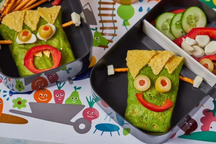 gruseliges Halloween Frühstück für Kinder Ideen Frankenstein Wraps ohne Backen