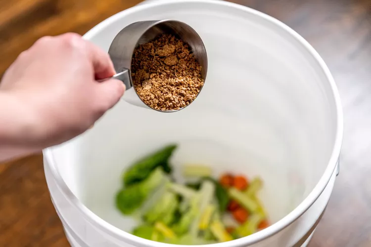 günstiges impfmittel verwenden und einen bokashi eimer selber machen mit küchenabfällen als kompost
