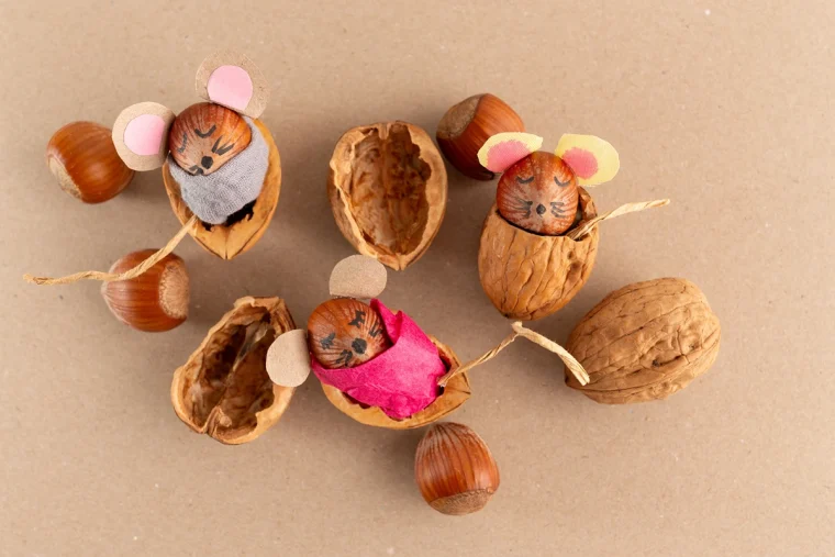 Mit Haselnüssen basteln - Schlafende Mäuse in Walnussschalen