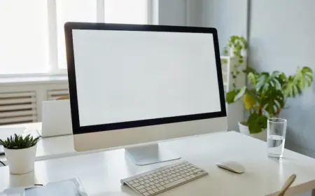 monitor von mac auf der arbeit sauber halten und regelmäßig von staub befreien