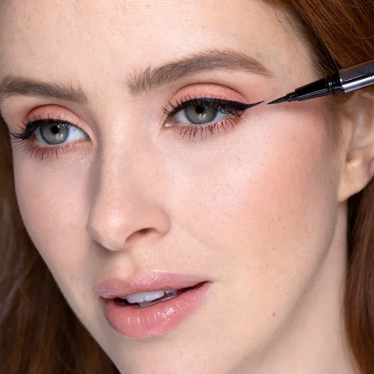 runde Augen schminken Tipps Make-up Fehler die älter machen