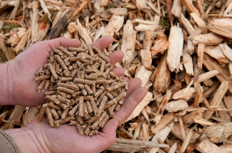 umweltfreundliche herstellung von pellets aus holzspänen und verwendung als brennstoff im eigenen haushalt