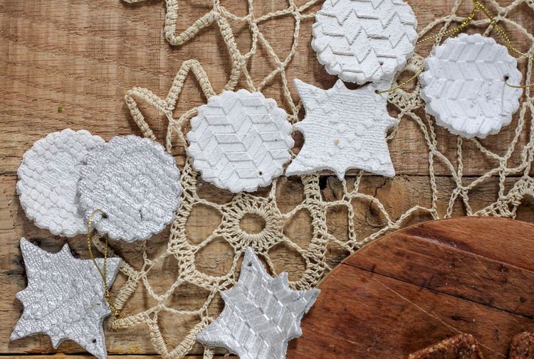 Adventskalender mit Bastelsachen aus Salzteig - Weihnachtsbaumschmuck basteln