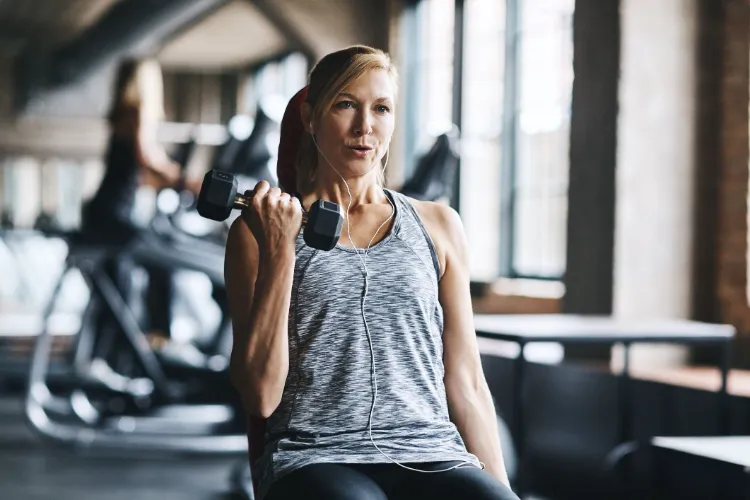 Bauchfett verlieren Frau ab 60 Tipps Abnehmen im Alter Übungen