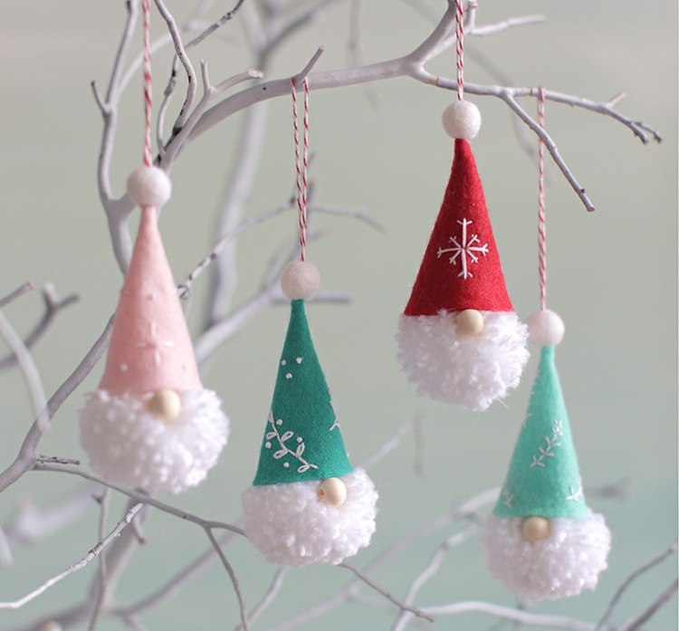 Baumschmuck für Weihnachten - Wichtel aus Filz und Bommeln basteln