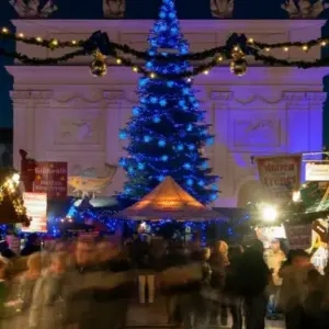 Die schönsten Weihnachtsmärkte in Deutschland 2022 - Blauer Lichterglanz in Potsdam