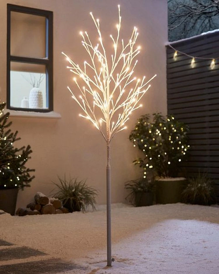 Dieser LED-Funkelbaum verleiht Ihrer Weihnachtsdeko 2022 einen modernen Look