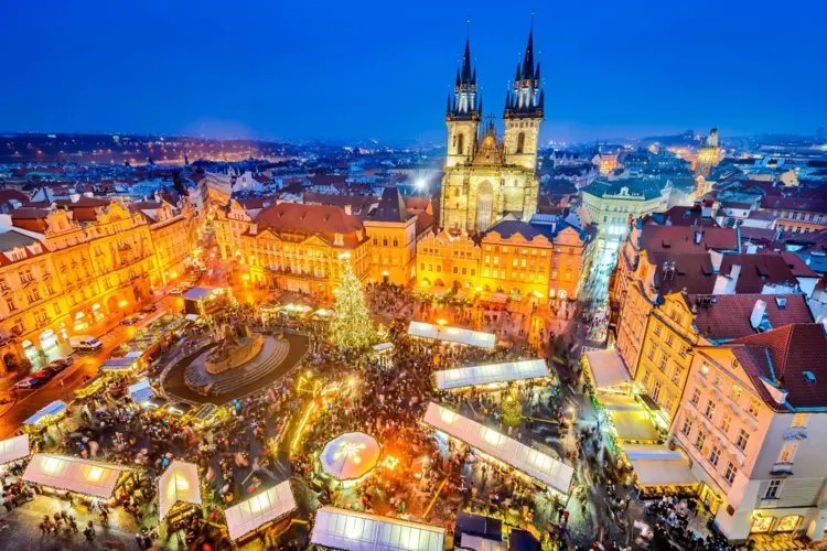 Einer der größten Weihnachtsmärkte in Europa befindet sich in Prag in Tschechien