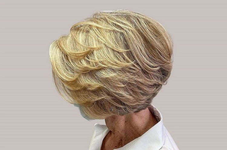 Elegante Kurzhaarfrisuren ab 60 - Feathered Haarschnitt