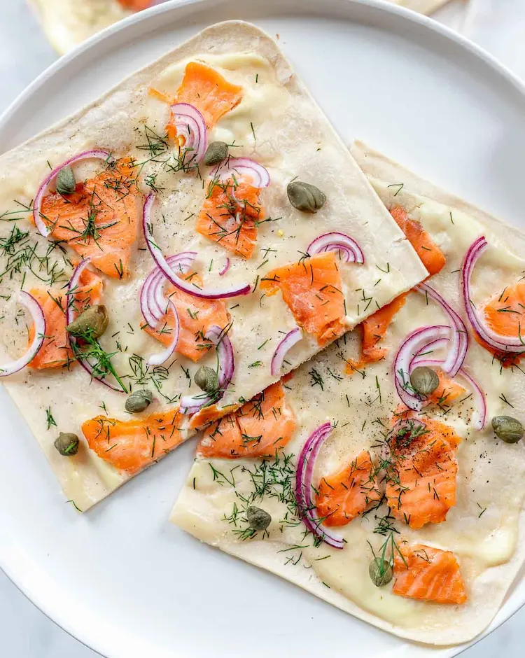 Tarte flambee with salmon can be prepared quickly and easily at home