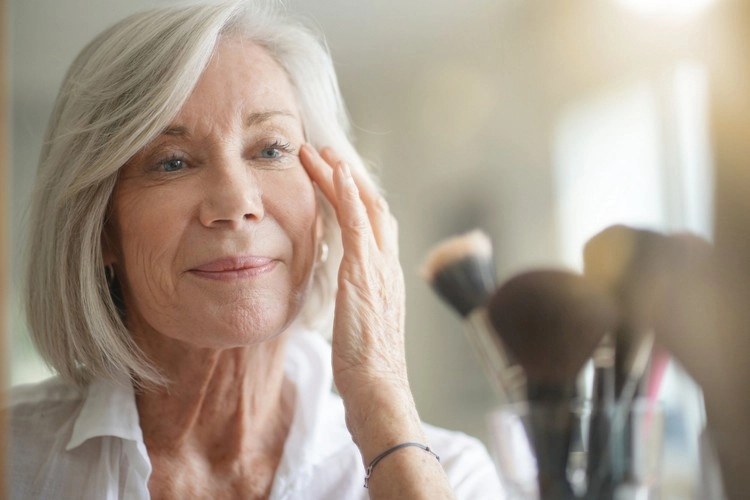 Gesichtspflege ab 60 - Lernen Sie die Bedürfnisse Ihrer Haut kennen, damit sie gesund und strahlend bleibt